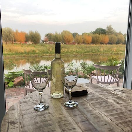 B&B Snurk Stiens, Fijn Verblijf Aan Open Vaarwater Esterno foto
