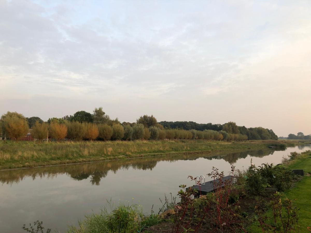 B&B Snurk Stiens, Fijn Verblijf Aan Open Vaarwater Esterno foto