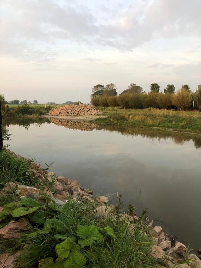 B&B Snurk Stiens, Fijn Verblijf Aan Open Vaarwater Esterno foto